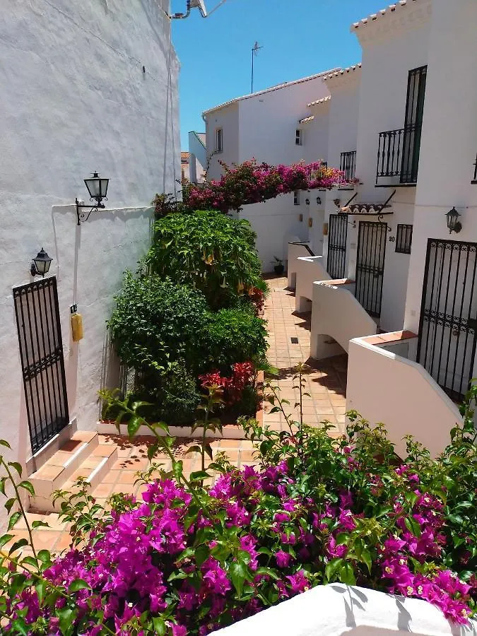 Nerja Sun Apartments Lola Bajamar location